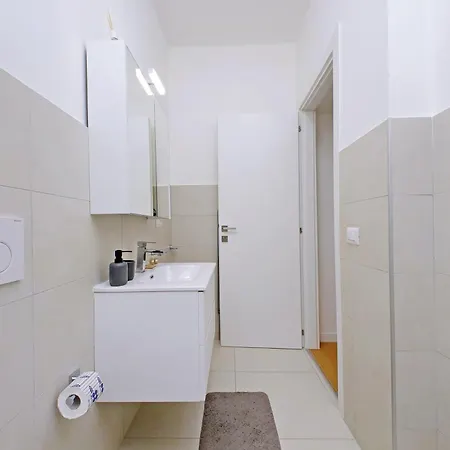 Ych-delightful Flat Near San Giovanni Apartment *