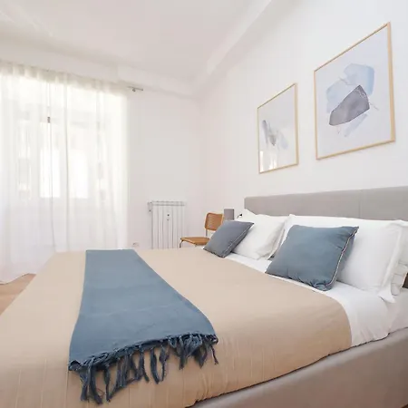 Apartment Ych-delightful Flat Near San Giovanni