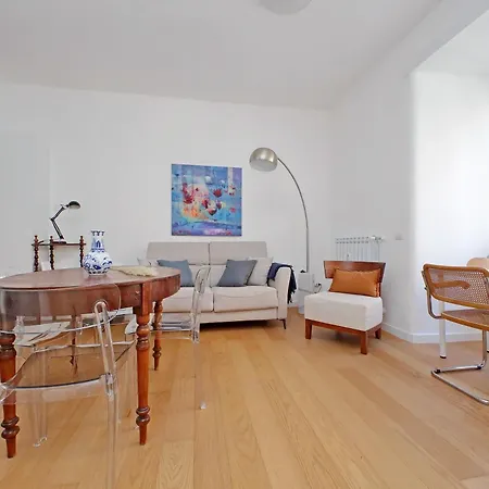 Ych-delightful Flat Near San Giovanni *