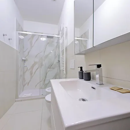 Ych-delightful Flat Near San Giovanni